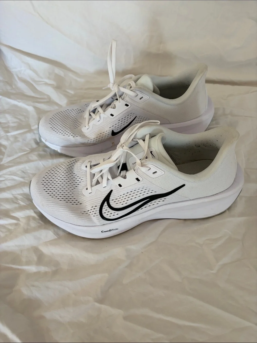 Nike White and Black Mesh Running Sneakers
